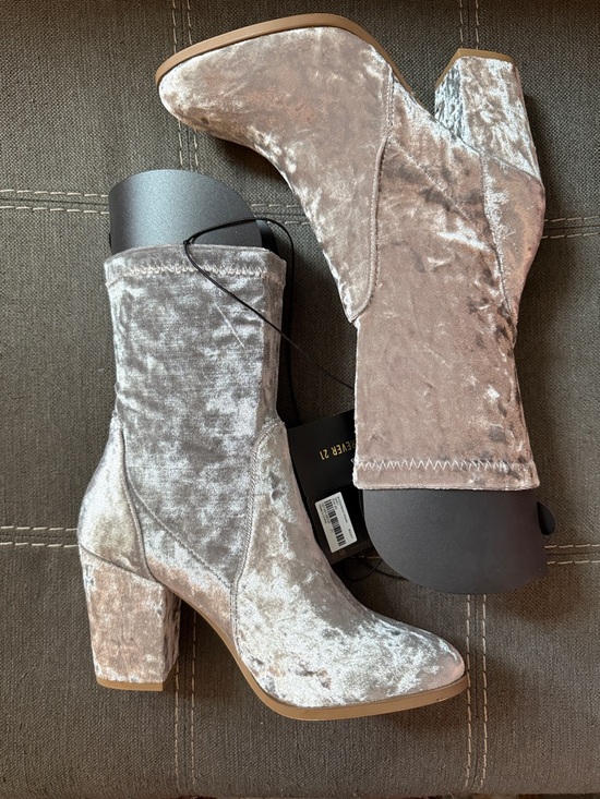 Forever 21 Shoes - NWT Forever 21 Silver Crushed Velvet Heeled Boots